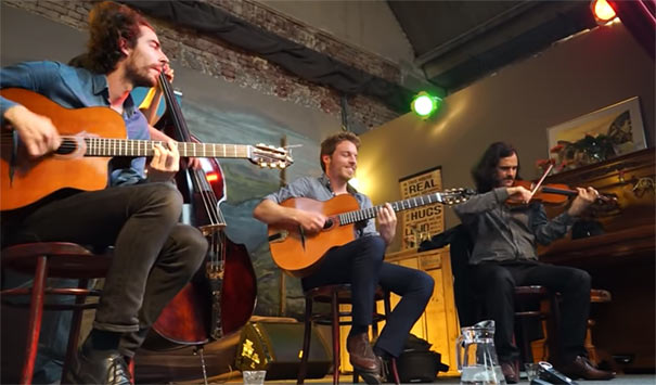   14 mai 2017. Tcha Limberger avec le groupe Tchabadjo, Live  Geldermalsen, Hollande, 14 mai - Image extraite de YouTube