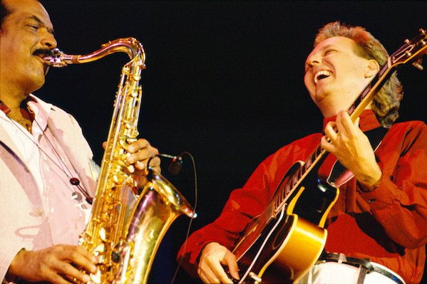 Ernie Watts avec Lee Ritenour, Jazz à Vienne 1990 © Pascal Kober