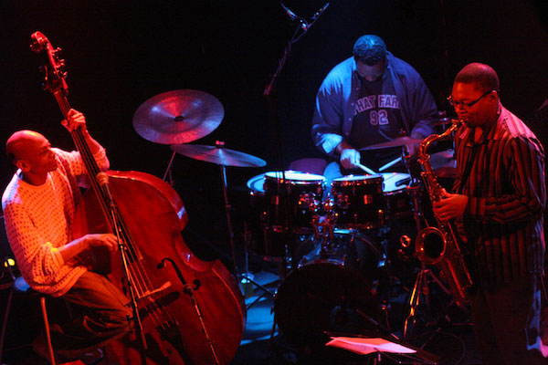 Reggie Washington (b), Gene Lake (dm), Ravi Coltrane (ts), Soundstation, Lige, Belgique, 2006 © Stefany Calembert by courtesy