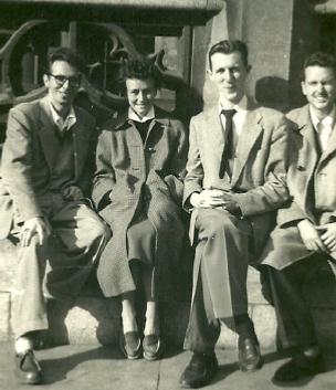 De gauche à droite: Jimmy Gourley (g), X., Jay Cameron (sax), Richie Frost (dm) à Paris en 1954 © Collection Rolande Gourley by courtesy