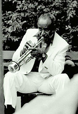 Sweets backstage, Nice, Grande Parade du Jazz, 1985 © Lisiane Laplace