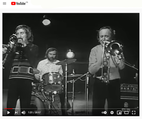 Pat Halcox (tp), Graham Burbidge (dm), Chris Barber (tb), Jazz Harmonie, France, septembre 1972, vidéo YouTube, cliquez sur l'image