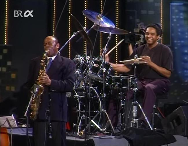 Archie Shepp (ts), Ronnie Burrage (dm), 32e Jazzwoche, Wackerhalle, Burghausen (Allemagne), 4 mai 2001, image extraite de YouTube