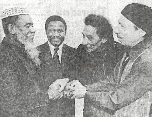 Daoud-David Williams et Ron Davis, directeur du St John's University Art Program (à droite), accueillant à Jersey City Pharoah Sanders et Andy Bey, début des années 1980 © Photo X, Riverview Jazz Archives, by courtesy Daoud-David Williams et Ron Davis, directeur du St John's University Art Program (à droite), accueillant à Jersey City Pharoah Sanders et Andy Bey, début des années 1980 © Photo X, Riverview Jazz Archives, by courtesy