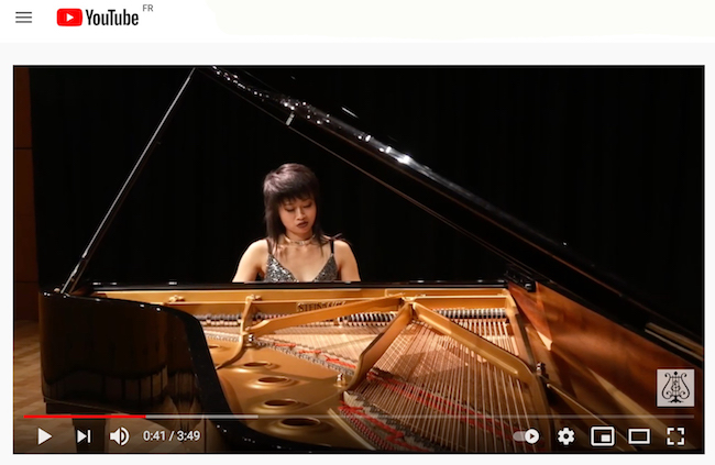 Connie Han, New York City's Steinway Hall, NY, 2020, image extraite de la video YouTube (cliquer sur l'image)