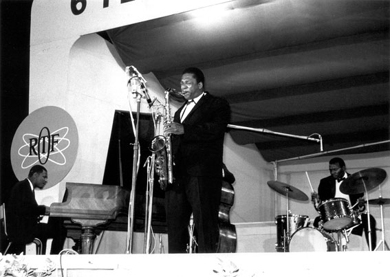 John Coltrane Quartet  Jazz  Juan 1965, McCoy Tyner, John Coltrane et Elvin Jones © Pierre Lapijover by courtesy of Jazz  Juan 90 