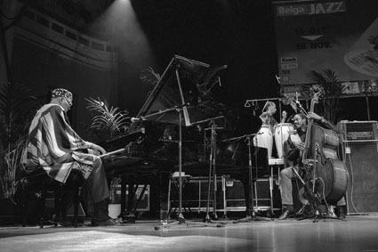 Randy Weston Trio: Neil Clark, Alex Blake, Bruxelles, 1994 © Jacky Lepage