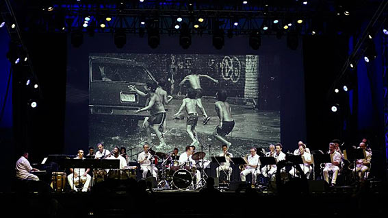Bobby Sanabria Multiverse Big Band perform West Side Story Reimagined at Lincoln Center, NYC Aug.10, 2018 for over 8,000 people © Maria Traversa by courtesy of Bobby Sanabria
