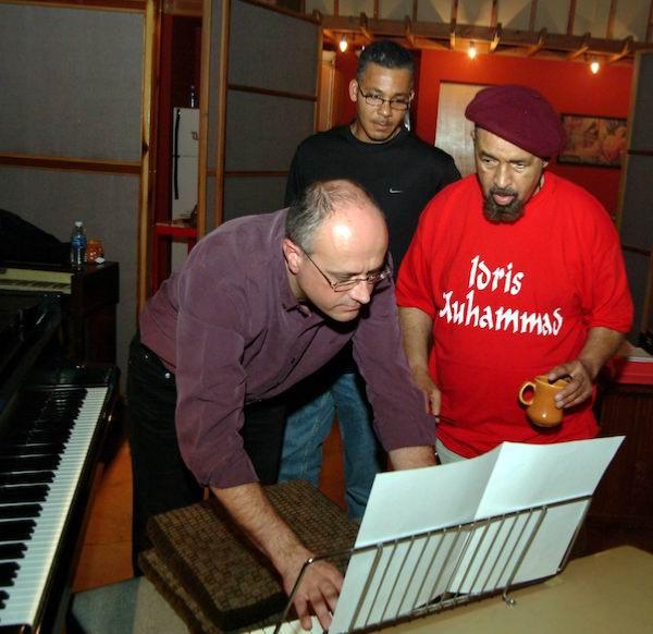 Roberto Magris avec Paul Collins et Idris Muhammad, Mad Dog Burbank Recording Studio, Los Angeles, CA, 2008 © Photo X, Collection Roberto Magris by courtesy