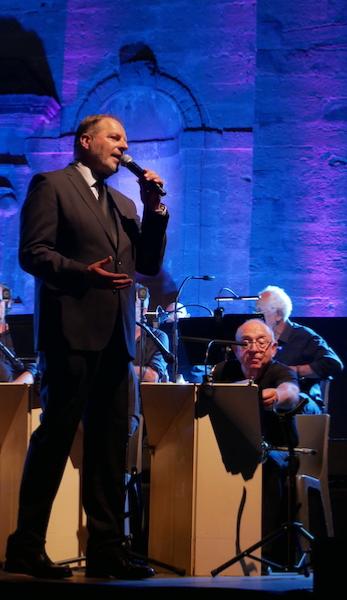 Olivier Devic (voc) et le Swing Big Band Memory, Festival de Big Bands de Pertuis, 6 août 2025 © Jérôme Partage Olivier Devic (voc) et le Swing Big Band Memory, Festival de Big Bands de Pertuis, 6 août 2025 © Jérôme Partage