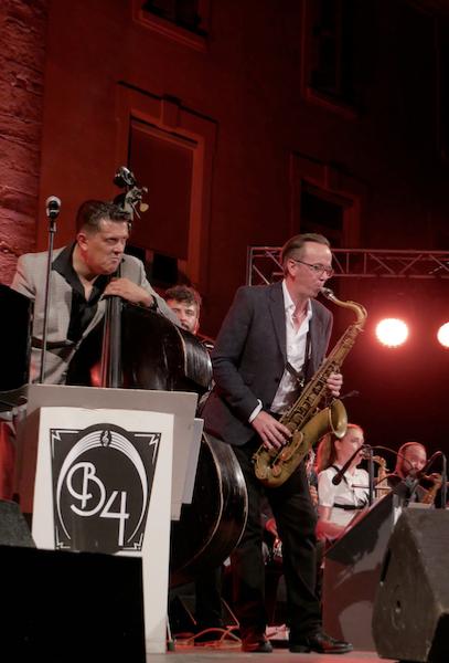 Ivan Kovacevic (b) et Drew Davies (ts), Festival de Big Bands de Pertuis, 8 aot 2025 © Jérme Partage