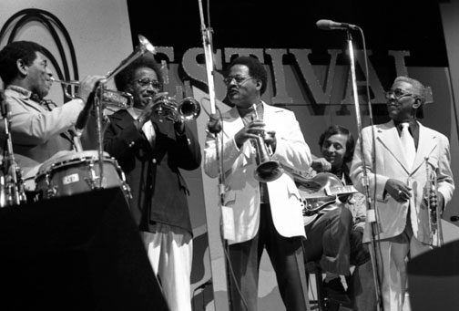 Harry Sweets Edison at Monterey Jazz Festival, 1974, Dizzy Gillespie (tp), Harry Edison (tp), Clark Terry (tp), Al Gafa (g), Roy Eldridge (tp) © Ray Avery/CTSIMAGES