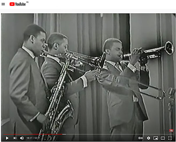 La section de cuivres des Jazz Messengers d'Art Blakey, San Remo, 1963: Wayne Shorter, Curtis Fuller, Freddie Hubbard, image extraite de la vidéo YouTube (cf. vidéographie et DVD)