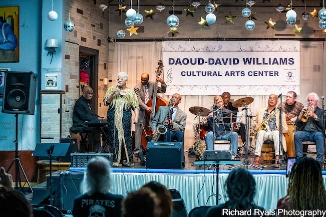 Michael Cochrane (p), Antoinette Montague (voc), Michael Logan (b), David Robinson (ts), Lester McGee (dm), Chip Shelton (fl), T.K. Blue (as), Dennis Cruz (perc), Rob Henke (tp), Miller Branch Library, Jersey City, 12 octobre 2024 © Richard Ryals, by courtesy