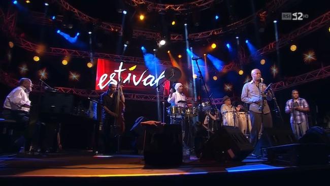 Eddie Palmieri (kb), Luques Curtis (b), Jose Claussell (dm), Little Johnny Rivero (cga), Orlando Vega (timbales), Estival Jazz Lugano, Suisse, 5 juillet 2013, image extraite de YouTube