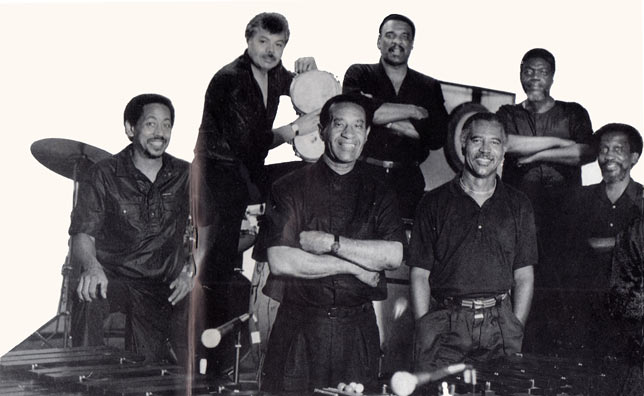M’Boom, de gauche à droite, Warren Smith, Ray Mantilla, Max Roach, Joe Chambers, Omar Clay, Roy Brooks, Fred King,  c. années 1970 © photo X by courtesy of Warren Smith