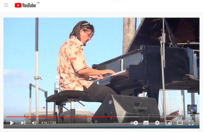 Alexis Tcholakian, CavalAir Jazz Festival 2019, image extraite de la video YouTube (cliquer sur l'image)