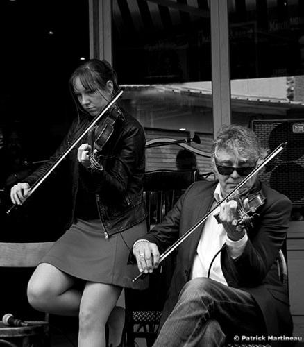 Didier Lockwood avec Eva Slongo aux Puces de St Ouen (2014) © Patrick Martineau