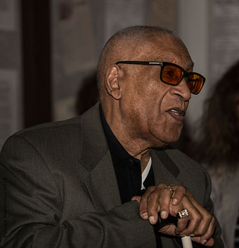 Hal Singer présidant les débats lors des 80 ans de Jazz Hot © Patrick Martineau