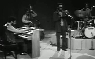 Stanley Cowell (p), Wayne Dockery (b), Charles Tolliver (tp,perc), Alvin Queen (dm), émission TV Jazz Session, Paris, 1971, image extraite de YouTube