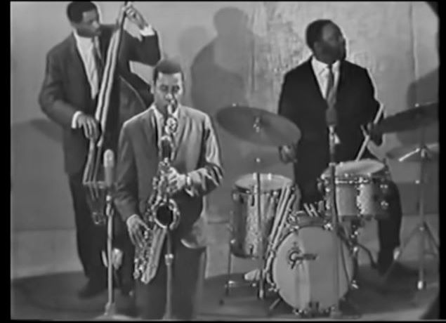 Reggie Workman (b), Wayne Shorter (ts), Art Blakey (dm), Festival International de Jazz de San Remo, Italie, 23 mars 1962, image extraite de YouTube 