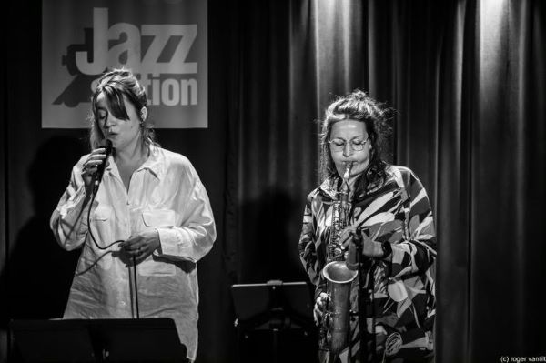 Fien Desmet (voc) et Marjan Van Rompay (as), Jazz Station, Bruxelles, 18 mars 2023 © Roger Vantilt